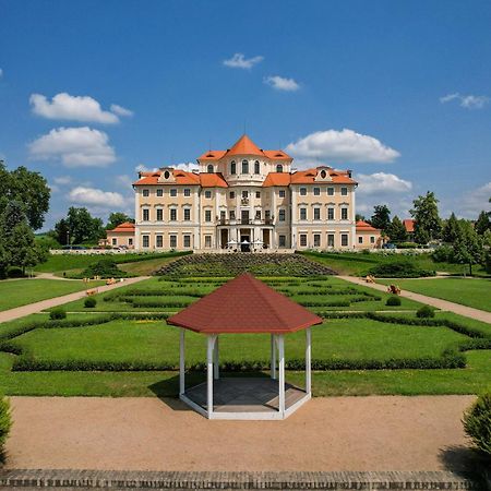 ホテル シャトー リブリツェ Byšice エクステリア 写真