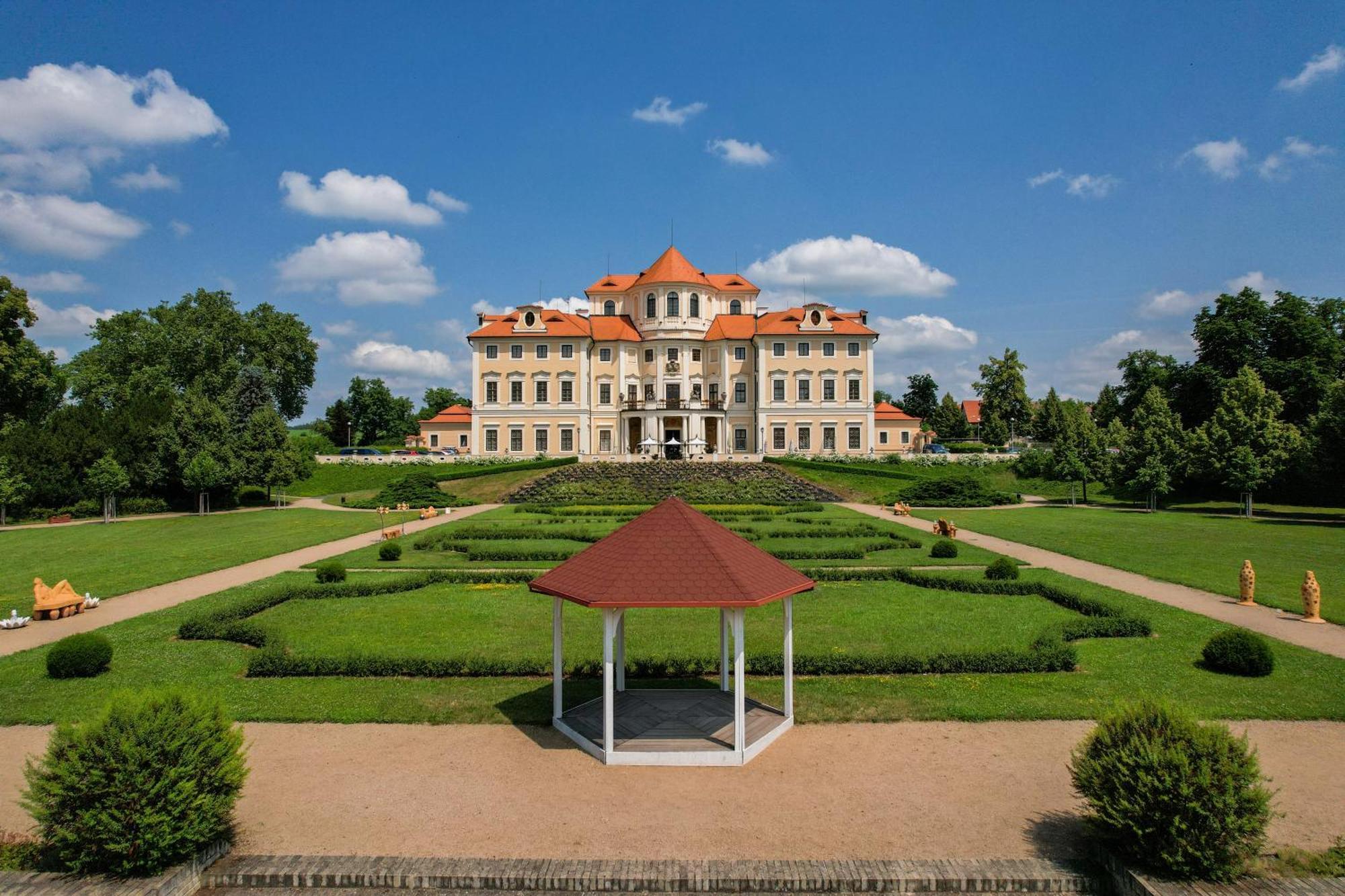 ホテル シャトー リブリツェ Byšice エクステリア 写真