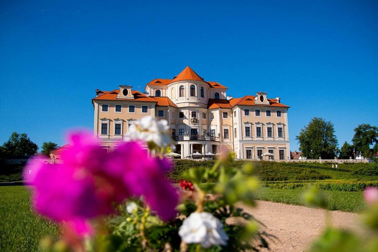 ホテル シャトー リブリツェ Byšice エクステリア 写真